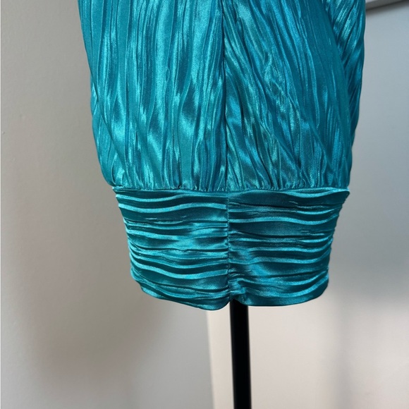 Halo Fashionista Turquoise HalterTop Pleated With Tie Side at Neck Size Medium - Picture 6 of 8
